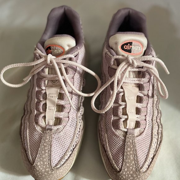 Nike Air Max (NWT) - Picture 2 of 4